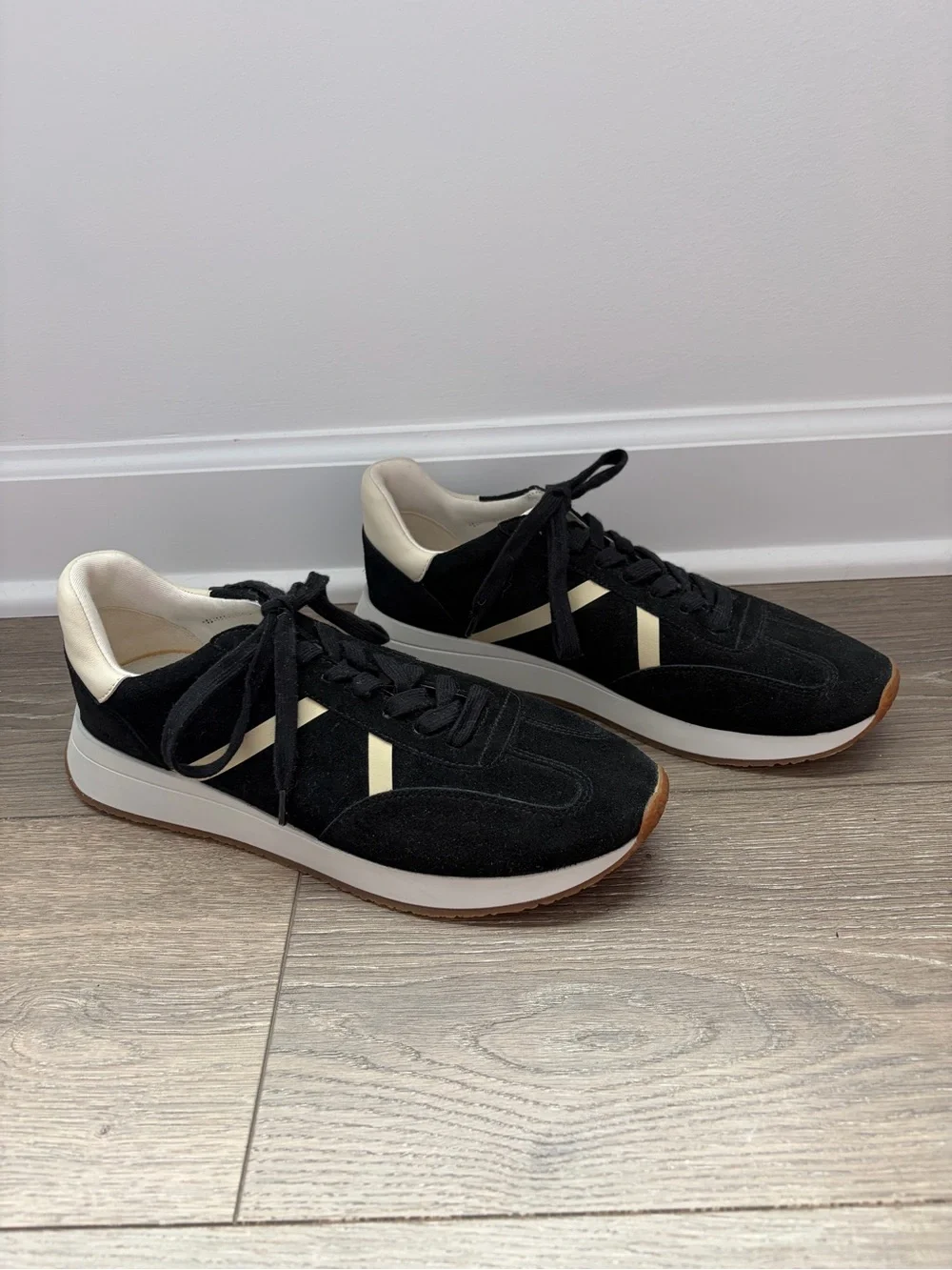 NWT Vince Women’s O’Hara Lace Up Leather and Suede Sneaker
